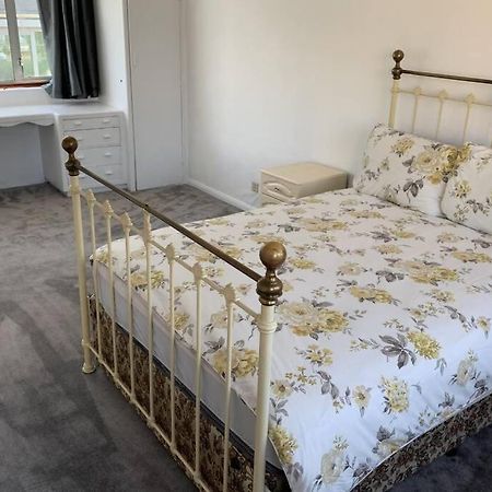 5 Bedroom House With Outdoor Space Upminster Exterior foto